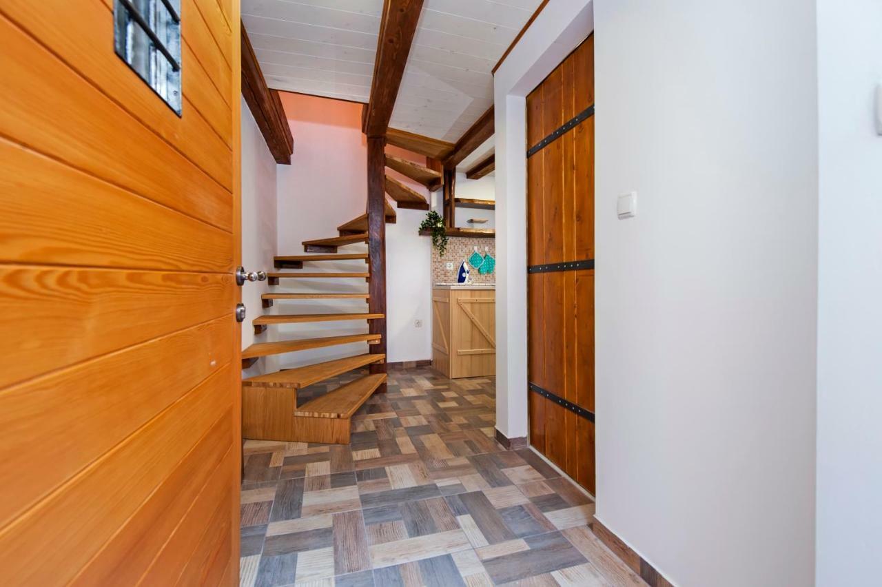 Joseph'S Yard Apartment Ровінь Екстер'єр фото