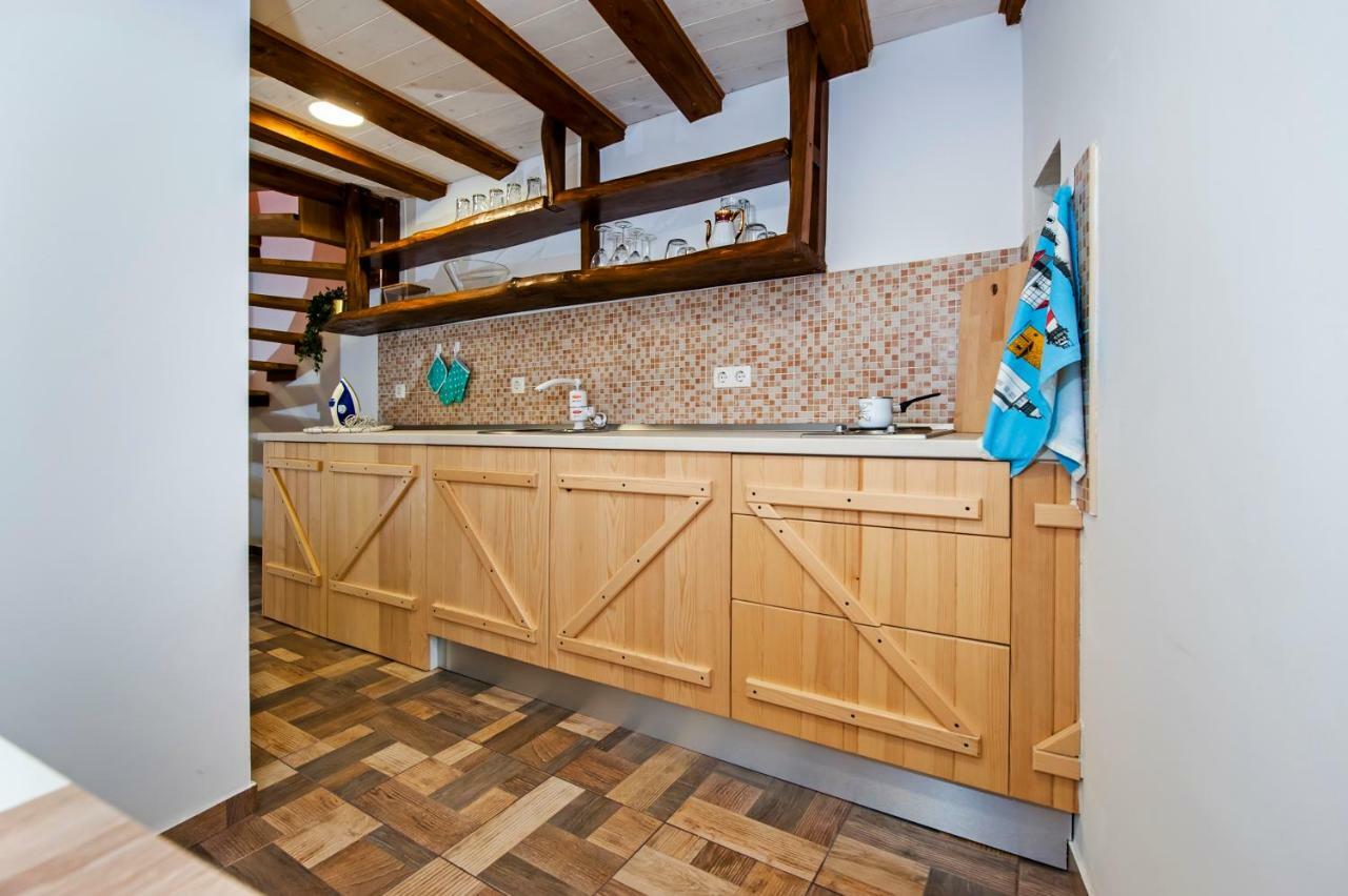 Joseph'S Yard Apartment Ровінь Екстер'єр фото